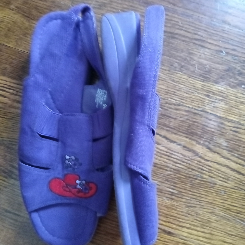 Sandals - Picture 2 of 4